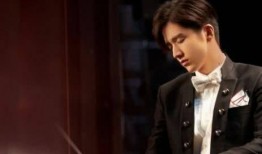 爆料黄景瑜酒量视频播放,视频播放引发热议，网友热议其真实酒量